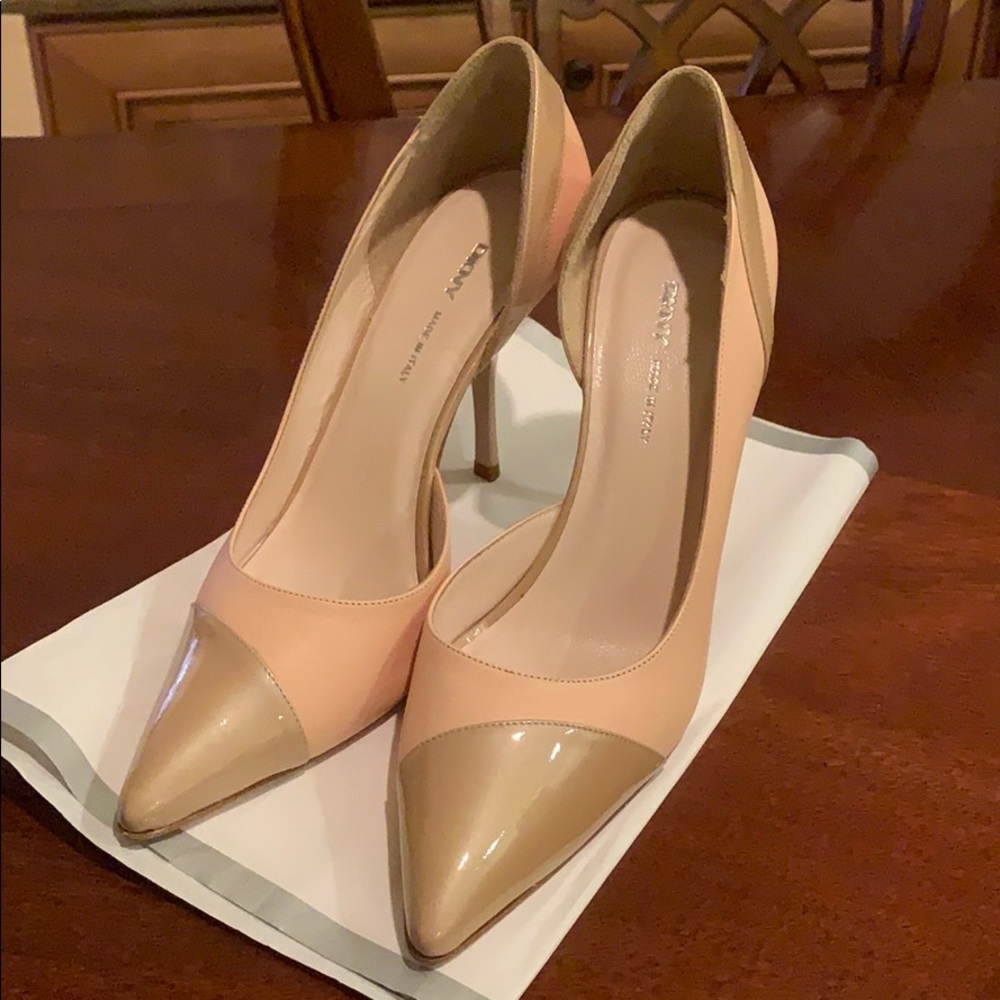 DKNY pink rose patent leather pointed toe pumps